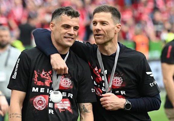 Xabi Alonso flet për Granit Xhakën dhe kalimin e tij të mundshëm në Chelsea?!