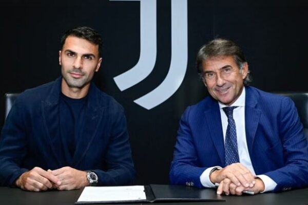 Juventusi rrëmben turkun Çelik nga Roma, mbrojtësi anësor firmos për 3 vjet