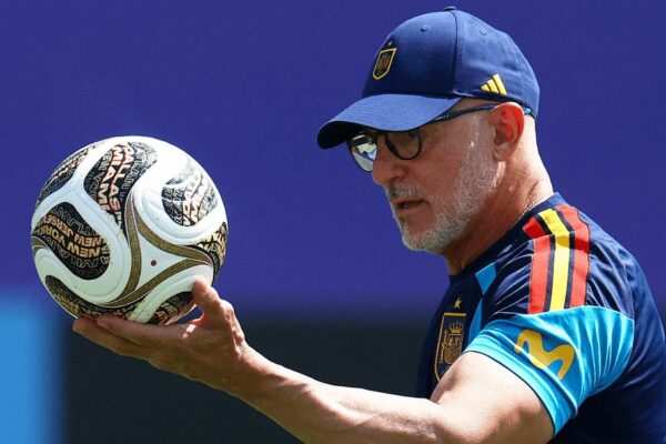 De La Fuente-n e nervozon helikopteri dhe… Leo Messi: Me argjentinasin kam eksperiencë të keqe, më shënoi katër gola për 30’!