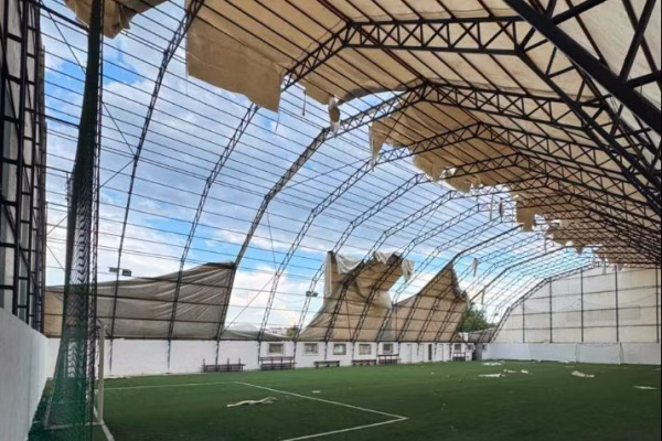 Shiu dhe erërat e forta kanë shkaktuar dëme edhe në infrastrukturën sportive në Mitrovicë
