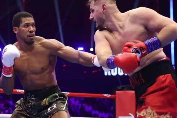 “Më falni të gjithë, nuk ju bëra krenar”, Kristian Prenga reagon pas humbjes nga Anthony Joshua