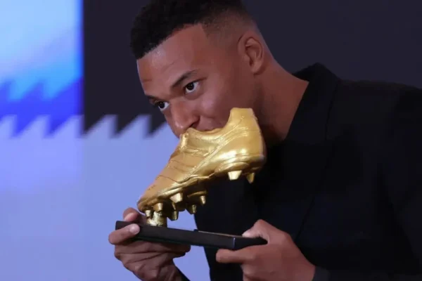 Kylian Mbappe fiton Këpucën e Artë të Botërorit dhe shkruan historinë