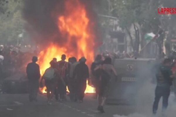 Tensione të mëdha pas finales së Botërorit, disa të arrestuar gjatë përleshjeve mes tifozëve dhe policisë