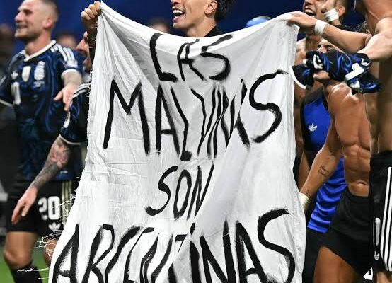 FIFA shqyrton masa disiplinore ndaj Argjentinës pas pankartës politike për Ishujt Falkland