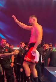 Kristian Prenga kërkon falje pas humbjes nga Anthony Joshua: “Nuk ju bëra krenar, por do të rikthehem më i fortë”