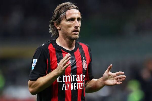 Luka Modric pranë rinovimit me Milanin, pritet të vazhdojë edhe një sezon