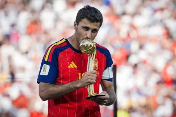 Manchester City nuk lëshon pe për Rodrin, pavarësisht interesimit të Real Madridit