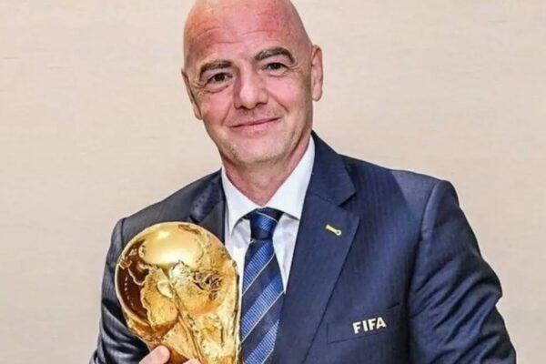 Plani i Infantinos ndërlikohet, “JP Morgan” zbulon: Garat e FIFA-s do të rriten nga 200 në 450 në vit