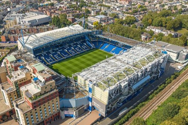 ​Chelsea jashtë Evropës por “Stamford Bridge” mund të presë ndeshje të Ligës së Kampionëve