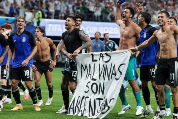 Argjentina përballet me hetim disiplinor nga FIFA për shkak të banderolës provokuese ndaj Anglisë