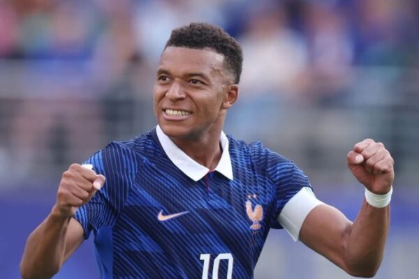 Mbappe vulos kualifikimin, Franca kalon me shumë mund ndaj Paraguait