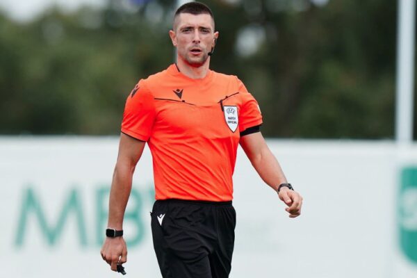 Një skuadër arbitrash shqiptarë vendos drejtësi në Conference League