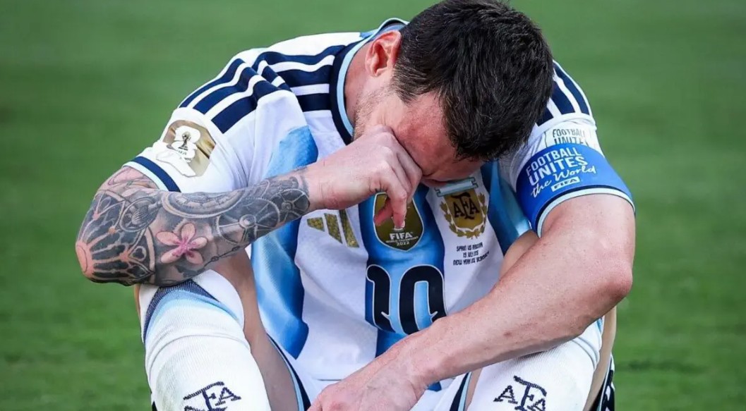 “Dhimbja është e madhe…”, Messi reagon për herë të parë pas humbjes në finale me një mesazh tejet domethënës