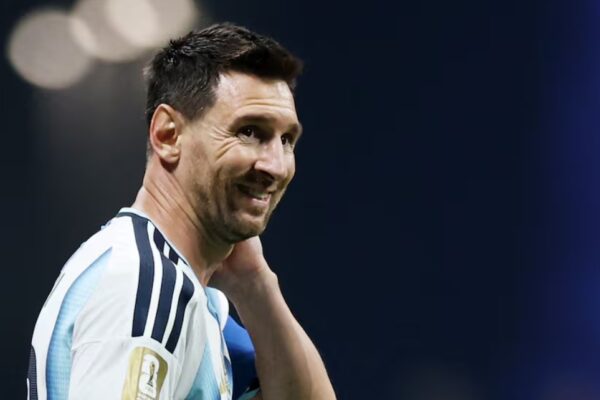 Messi humb penalltinë, Alvarez nuk shënon dot golin e sigurt. Shobeir i pakalueshëm, mbyllet pjesa e parë në Argjentinë-Egjipt (video)