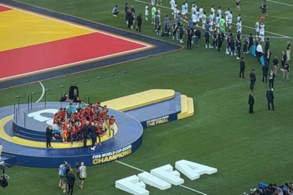 🔥 Argjentina u ktheu shpinën në momentin e ceremonisë, Olmo komenton sjelljen e turpshme