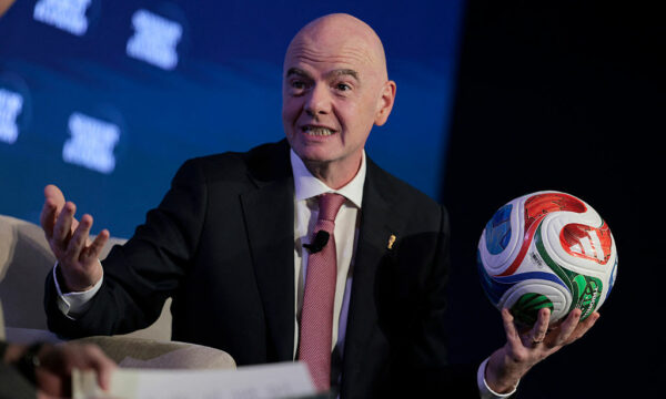 Spanja e Portugalia kërcënojnë me tërheqje nga mikpritja e Botërorit 2030, nëse FIFA nuk heq dorë nga ideja e Infantinos