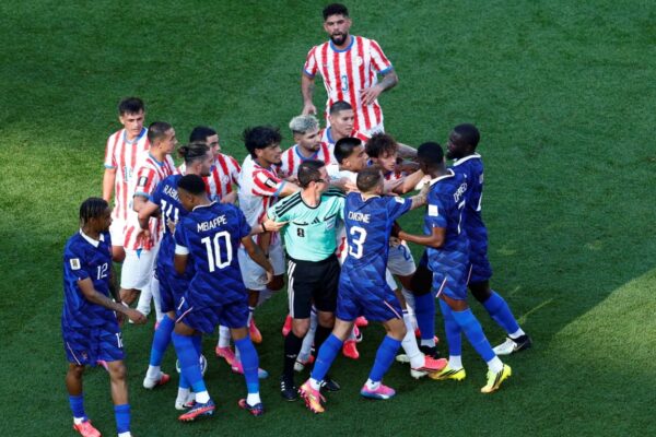 Franca vuan shumë me Paraguajin, Mbappé shënon golin e vetëm të të gjithë ndeshjes