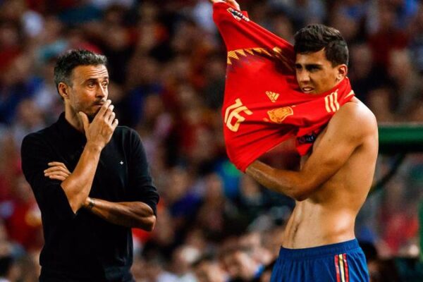 Luis Enrique heq dorë nga Rodri për PSG-në e re, tani kërkon heroin Ferran Torres
