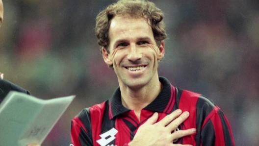 FRANCO BARESI, Calciatore italiano, durante la partita di addio al calcio ' Milan - All Stars 6 x Sampre ' Milano 28.10.1997 - RETROSPETTIVA &copy; ARCHIVIO / AGENZIA ALDO LIVERANI SAS - repertorio- franco baresi - fotografo: Agenzia Aldo Liverani Sas