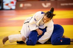 Flaka Loxha në gjysmëfinale të “Taranto 2026”