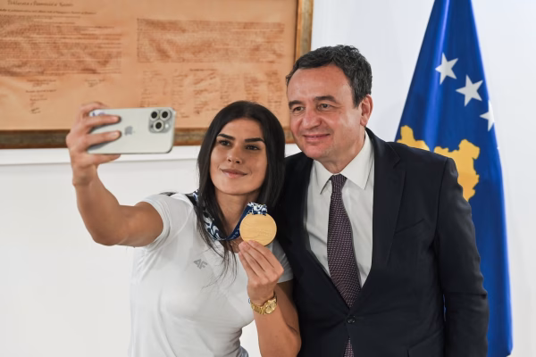 Kurti takon Donjeta Sadikun pas triumfit në Lojërat Mesdhetare