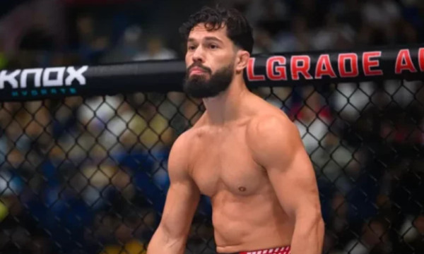 ​Thirrje anti-shqiptare në UFC Beograd, Dennis Buzukja pritet me brohoritje fyese e simbole nacionaliste serbe