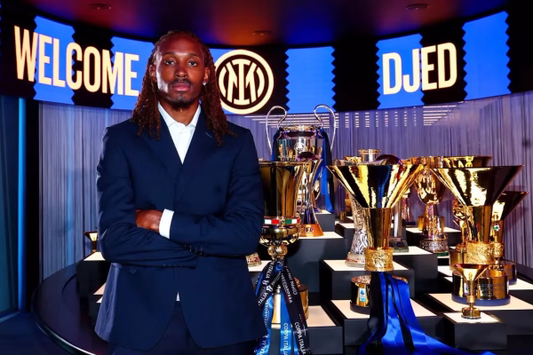 Zyrtare: Djed Spence transferohet te Interi