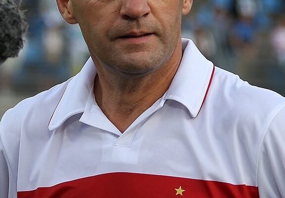 Legjenda e Spartakut mbron Dakun: Është futboll, jo politikë