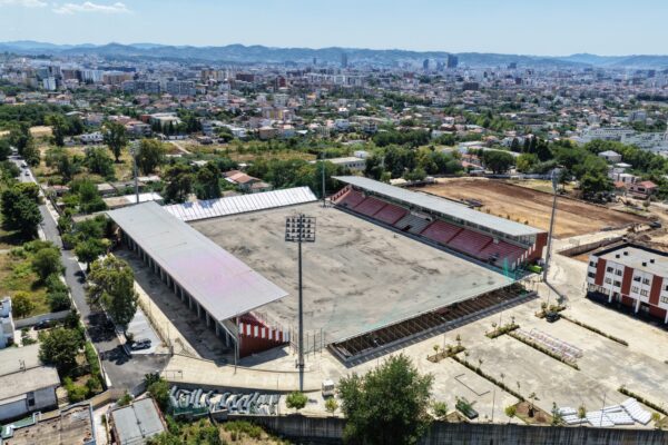 FSHF vijon investimet në “Arena e Demave”, avancojnë punimet