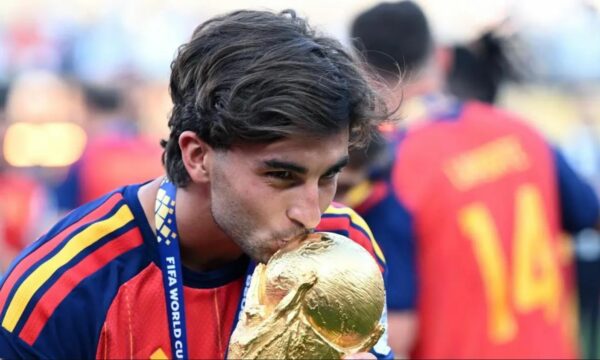 Ferran Torres do të luajë në PSG, marrëveshja me Barcelonën praktikisht e mbyllur