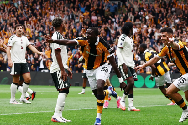Manchester United e nis me humbje, fitore befasuese e Hull (Video)