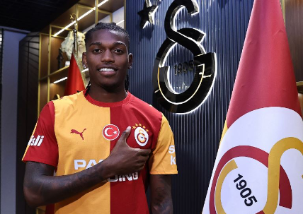 Prezantohet Leao te Galatasaray, ja çfarë numri do të mbajë në fanellë