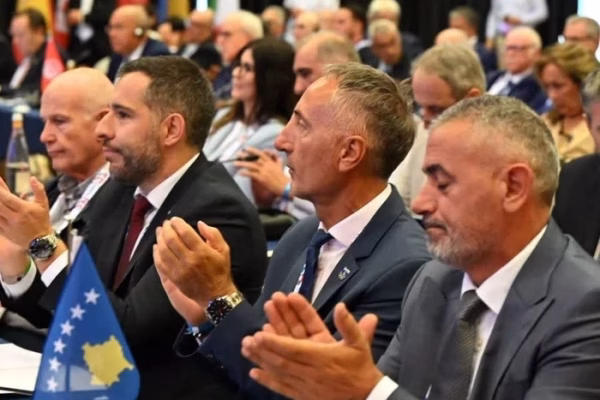 Delegacioni serb lëshoi sallën gjatë raportimit të Kosovës për Prishtina 2030