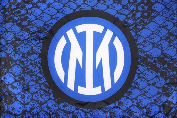 Nuk dorëzohet Inter, këmbëngulë në transferimin e lojtarit nga Bundesliga