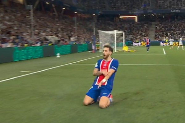 Kvaratskhelia ndëshkon Villa-n me super gol, 17-vjeçari shtang PSG me një gol historik (Video)
