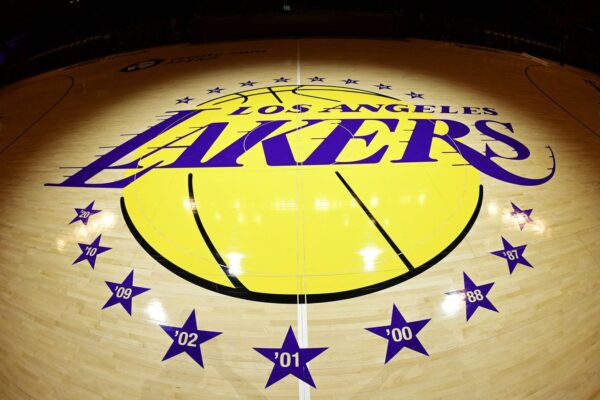 Lakers drejt shitjes rekord, klubi pritet të kushtojë 12.5 miliardë dollarë