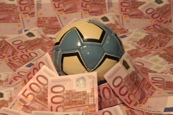 900 milionë kundër 185, sot nis kampionati më i pabarabartë në botë