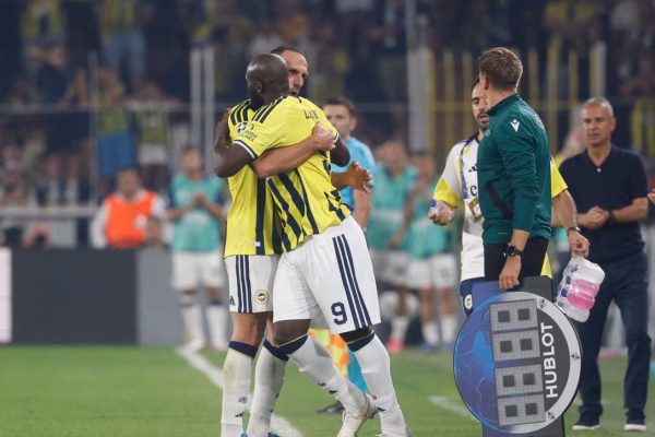 Vedat Muriqi starton me Fenerbahçen, flet edhe për “rivalitetin” me Lukakun