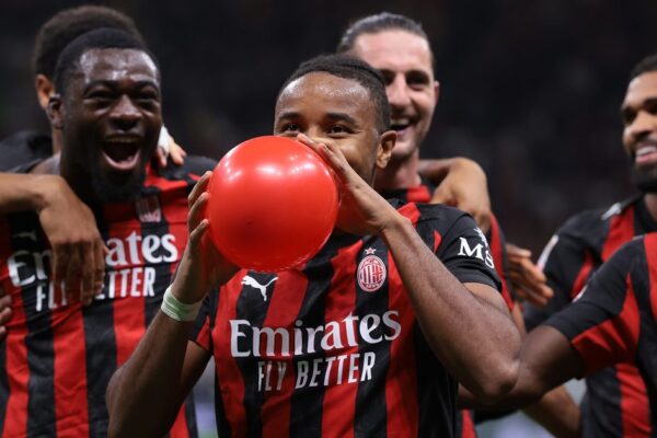 Sulmuesi i Milan marrëveshje për rikthimin në Premier League, klubi kuqezi pret ofertën e duhur