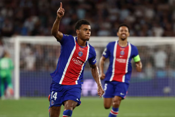 PSG nuk di të ndalet, Kvara dhe Doue i dhurojnë Superkupën e Europës (Video)