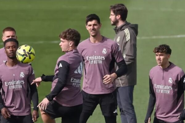 Intervenim vendimtar nga Mourinho, nuk e lejon largimin e yllit të Realit