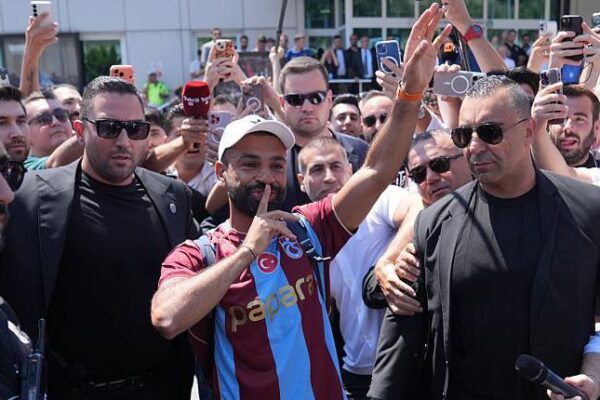 Carragher nuk e kupton zgjedhjen e Salah: Mendoja se do të shkonte te Milani ose Juventusi