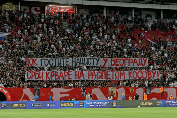 Tifozët e “Zvezdës”, mesazh Vuçiqit: Derisa ti e pret një nazist, serbët po derdhin gjak në Kosovë