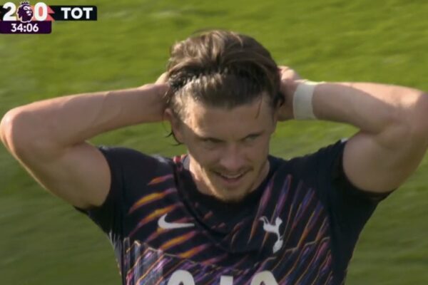Ka shpenzuar mbi 260 mln euro në merkato, Tottenham befasohet nga Brentford në pjesën e parë (video)