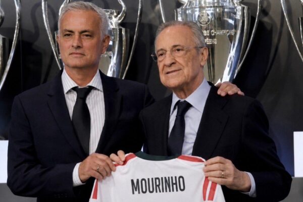 Mourinho prezantohet si trajner i Real-it: Rikthehem në shtëpi!