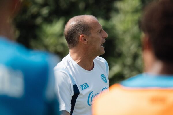 Allegri mesazh tifozëve: Shpresoj të fitojmë një trofe në 100-vjetorin e Napoli