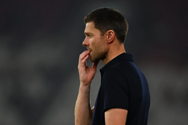 CHELSEA E “SHKATËRRON” MILANIN! Xabi Alonso zbulon detajin që e mahniti më shumë