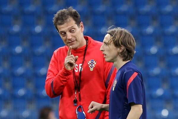 Surpriza/ Luka Modric mund të vazhdojë me Kroacinë, takim me trajnerin Bilic
