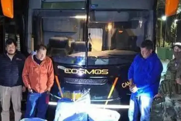 Ndalohet autobusi i Sao Paolos në Bolivi, sekuestrohen 86 kg drogë brenda mjetit