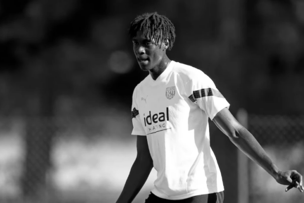 Tragjedi e madhe në futboll, 25-vjeçari humb jetën në mes të ndeshjes